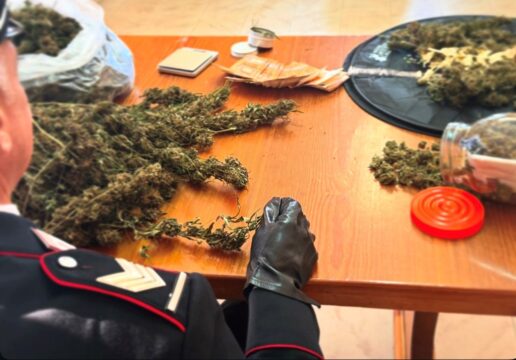 Montesarchio: arrestato 20enne che nascondeva un kg di marijuana nel garage