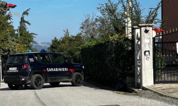 Un negoziato di 36 ore per un uomo barricato in casa