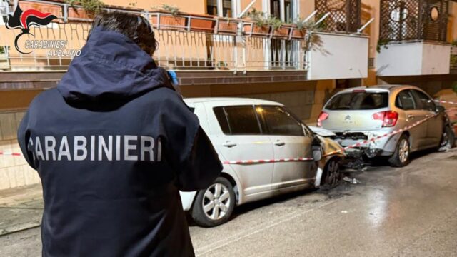 Ancora due auto in fiamme nella notte