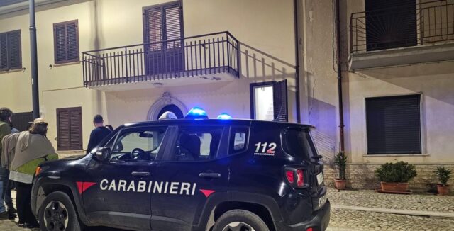 61enne trovato morto al tavolo da cucina