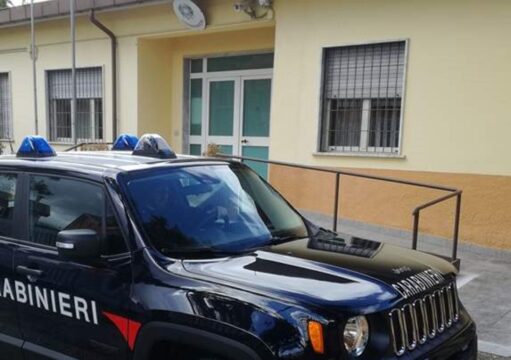 40enne ruba un registratore di casse e viene arrestato dai carabinieri