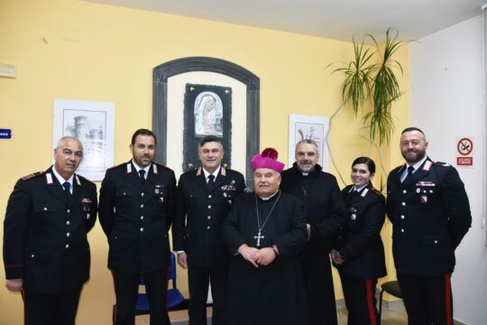 L’arcivescovo Cascio visita la stazione dei carabinieri di Frigento