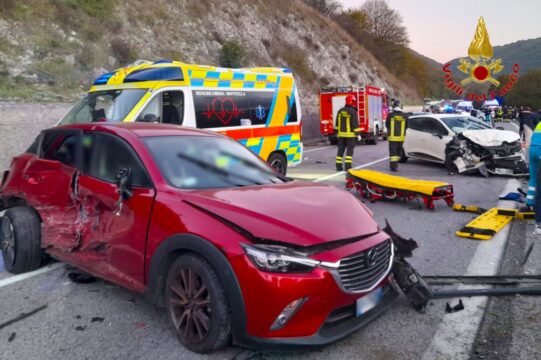 15 persone ferite in un incidente tra 5 vetture