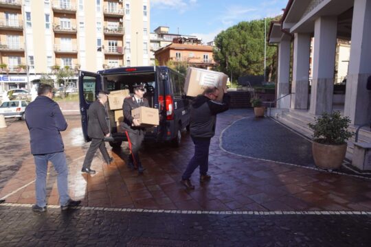 I carabinieri donano generi di prima necessità alla Caritas diocesana