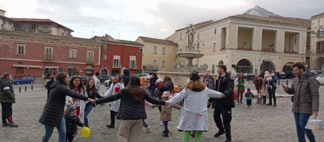 Montesarchio tiene per mano la solidarietà per la a clownterapia