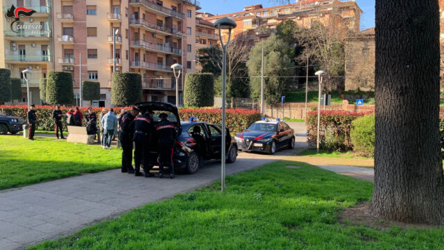 Cinque persone denunciate per detenzione e spaccio di sostanze stupefacenti