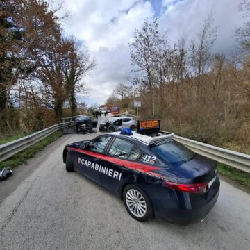 60enne e 23enne in codice rosso per un incidente frontale