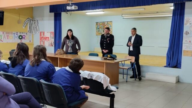 I carabinieri incontrano gli alunni della scuola primaria