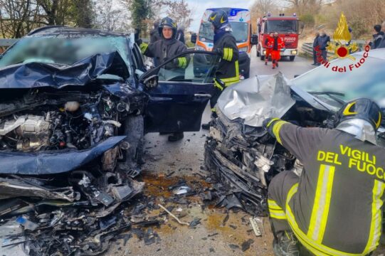 58enne incastrata nell’abitacolo di una vettura