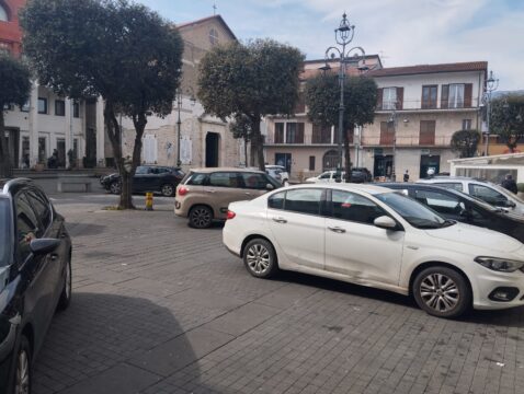 Cervinara: per un’intera mattinata auto parcheggiata nello stallo riservato alla polizia locale