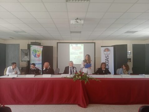 Cervinara: famiglia, scuola e forze dell’ordine contro bullismo e cyberbullismo Cervinara: famiglia, scuola e forze dell’ordine contro bullismo e cyberbullismo