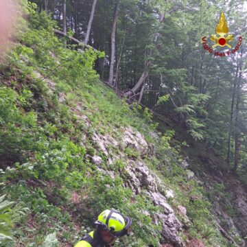 Escursionista cade in burrone, in corso le operazioni di recupero Escursionista cade in burrone, in corso le operazioni di recupero