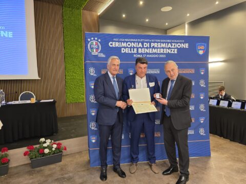 Valle Caudina: la Figc assegna l’attestato di benemerenza a Giacomo Silietti Valle Caudina: la Figc assegna l’attestato di benemerenza a Giacomo Silietti