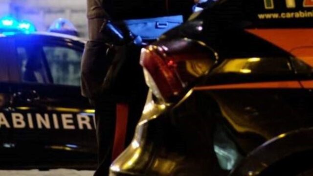 I carabinieri intervengono per contenere l’ira di 50enne I carabinieri intervengono per contenere l’ira di 50enne