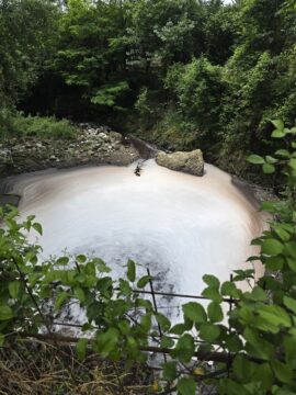 Preoccupazioni per gli sversamenti nel torrente della Solofrana Preoccupazioni per gli sversamenti nel torrente della Solofrana
