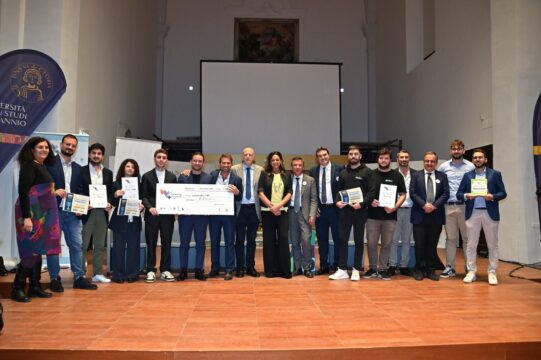 Start Cup Campania 2025: oltre 250 studenti coinvolti nella formazione all’imprenditorialità innovativa Start Cup Campania 2025: oltre 250 studenti coinvolti nella formazione all’imprenditorialità innovativa