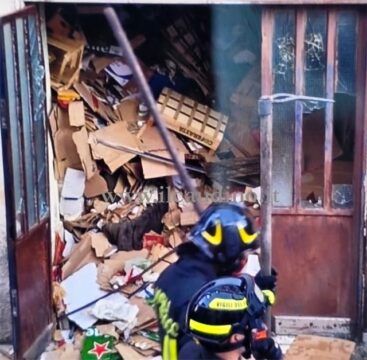 Valle Caudina: un cadavere sepolto dai cartoni che dissipa le nostre illusioni Valle Caudina: un cadavere sepolto dai cartoni che dissipa le nostre illusioni