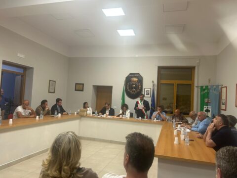Rotondi: primo consiglio comunale con il giuramento del sindaco Finelli e l’elezione della presidente Ilario Rotondi: primo consiglio comunale con il giuramento del sindaco Finelli e l’elezione della presidente Ilario