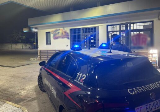 I ladri svaligiano un sali e tabacchi di denaro in contante e stecche di sigarette I ladri svaligiano un sali e tabacchi di denaro in contante e stecche di sigarette