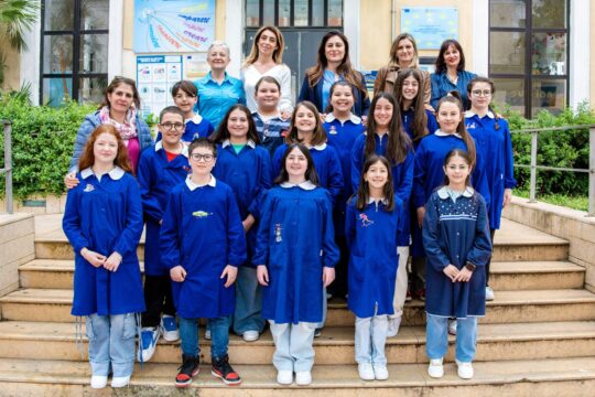 Montesarchio: il ringraziamento alle maestre della 5 B del primo circolo Montesarchio: il ringraziamento alle maestre della 5 B del primo circolo