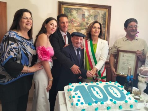 Cervinara: le 100 candeline del ” giovane ” Luigi Russo Cervinara: le 100 candeline del ” giovane ” Luigi Russo