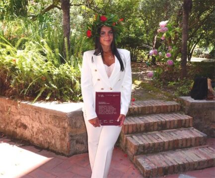 Valle Caudina: laurea in “Medicine and Surgery” da 110 e lode e menzione accademica per Giuliana Compare Valle Caudina: laurea in “Medicine and Surgery” da 110 e lode e menzione accademica per Giuliana Compare
