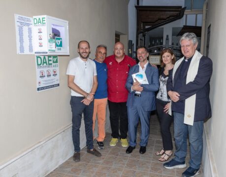 Rotondi: installato un defibrillatore al comune Rotondi: installato un defibrillatore al comune