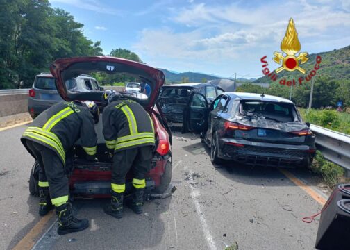 Tre auto e dieci persone coinvolte in un incidente stradale Tre auto e dieci persone coinvolte in un incidente stradale