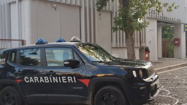 Esplosione e furto postamat: indagano i Carabinieri Esplosione e furto postamat: indagano i Carabinieri