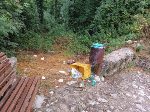 Cervinara: imbrattata l’oasi di lettura a Fontana Vecchia Cervinara: imbrattata l’oasi di lettura a Fontana Vecchia
