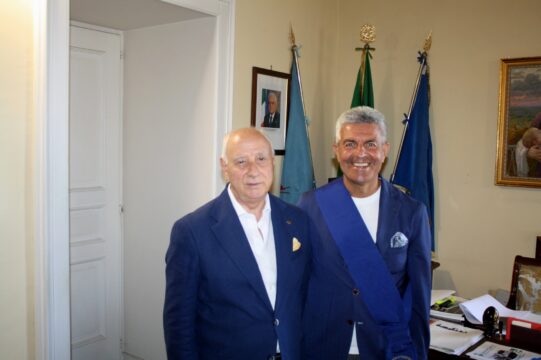 Il presidente della provincia di Benevento ha ricevuto Mario Moccia, 45 anni da consigliere comunale Il presidente della provincia di Benevento ha ricevuto Mario Moccia, 45 anni da consigliere comunale