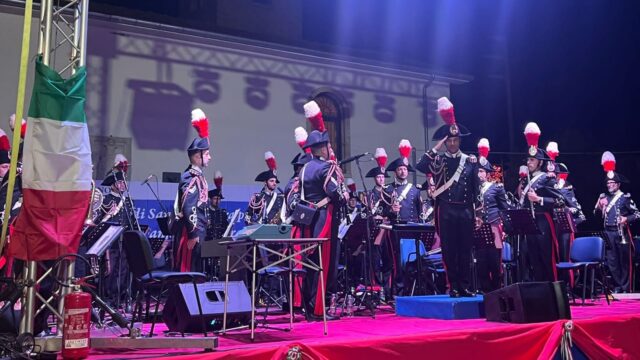 Concerto della fanfara dei carabinieri per la scopertura della targa in onore di Salvo D’Acquisto Concerto della fanfara dei carabinieri per la scopertura della targa in onore di Salvo D’Acquisto