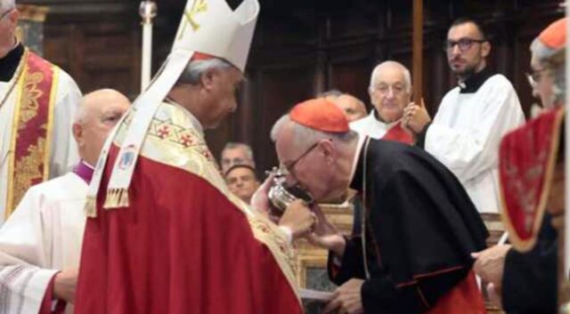Si scioglie il sangue di San Gennaro e di Santa Patrizia Si scioglie il sangue di San Gennaro e di Santa Patrizia