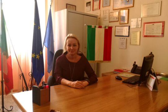 Valle Caudina: la dirigente Giovanna Falzarano va in pensione dopo aver dedicato una vita alla scuola
