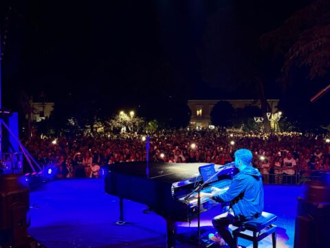 Valle Caudina: Il concerto di Gigi Finizio: un successo per tutta Cervinara
