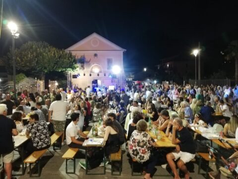 Cervinara:bagno di folla e grande successo per Pazza Pizza in Piazza Cervinara:bagno di folla e grande successo per Pazza Pizza in Piazza