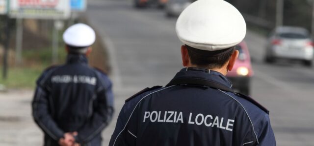 Montesarchio: danneggia un palo della pubblica illuminazione e poi fugge, individuato l’autore