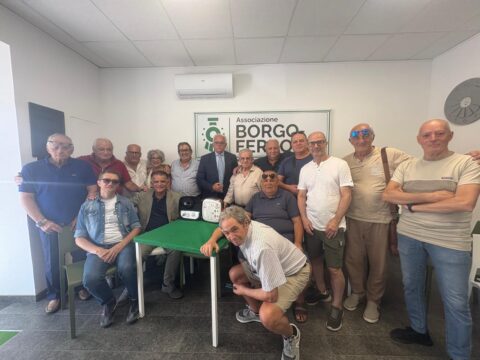 Un defibrillatore per la memoria di Armando Giordano Un defibrillatore per la memoria di Armando Giordano