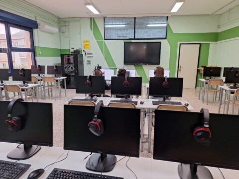 Airola: ladri saccheggiano e distruggono il laboratorio di informatica del Lombardi