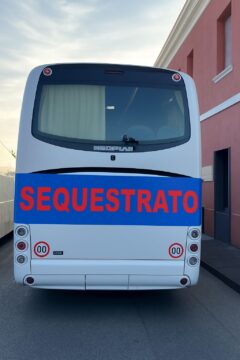 Valle Caudina: sequestrato  pullman sostitutivo del treno, trasportava i pendolari senza assicurazione e con altre irregolarità