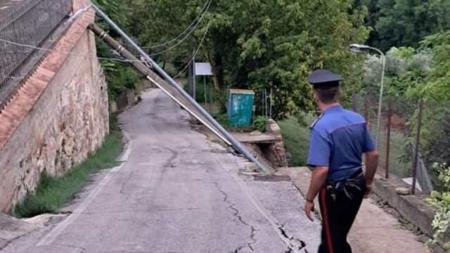 Smottamento provoca una voragine di 15 metri