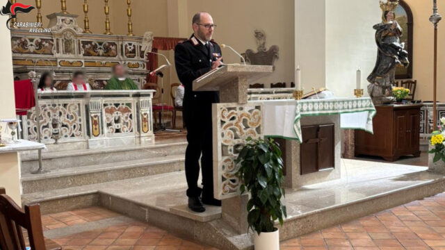 I carabinieri incontrano gli anziani per metterli in guardia contro le truffe