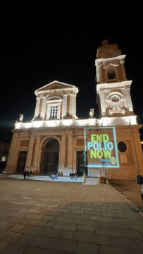 Una luce per la vaccinazione contro la poliomelite Una luce per la vaccinazione contro la poliomelite
