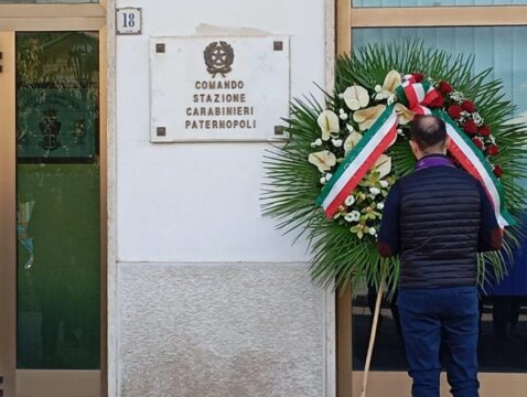 Commoventi gesti di vicinanza al lutto dei carabinieri Commoventi gesti di vicinanza al lutto dei carabinieri