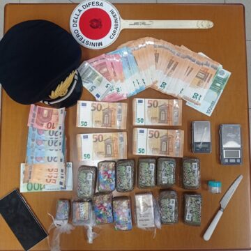 32enne arrestato con oltre un chilo di hashish, cocaina e quasi 27mila euro in contanti 32enne arrestato con oltre un chilo di hashish, cocaina e quasi 27mila euro in contanti