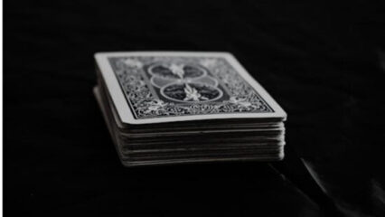 Perché i giocatori delle piccole città si stanno rivolgendo alle piattaforme di casinò internazionali