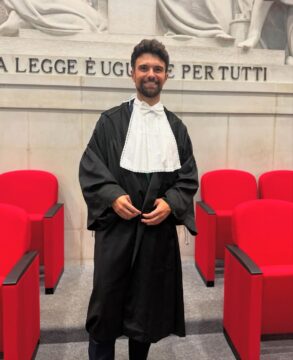 Cervinara: Francesco Pezone indossa la toga e giura da magistrato Cervinara: Francesco Pezone indossa la toga e giura da magistrato