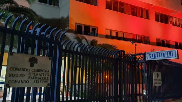 Si colora d’arancione il comando provinciale dei carabinieri di Avellino