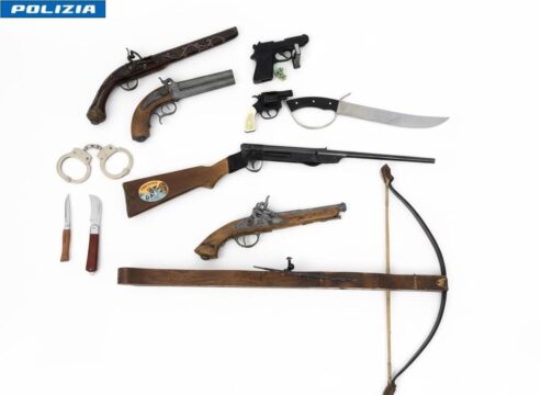 41enne trovato con un arsenale in auto dalla polizia