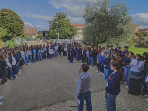 Cervinara: i ragazzi del De Sanctis e il tricolore